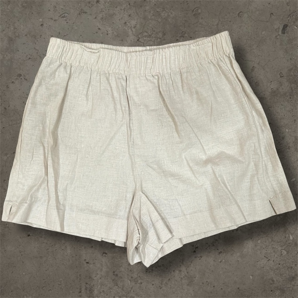 Woman’s PacSun L.A HEARTS Cream Linen Shorts